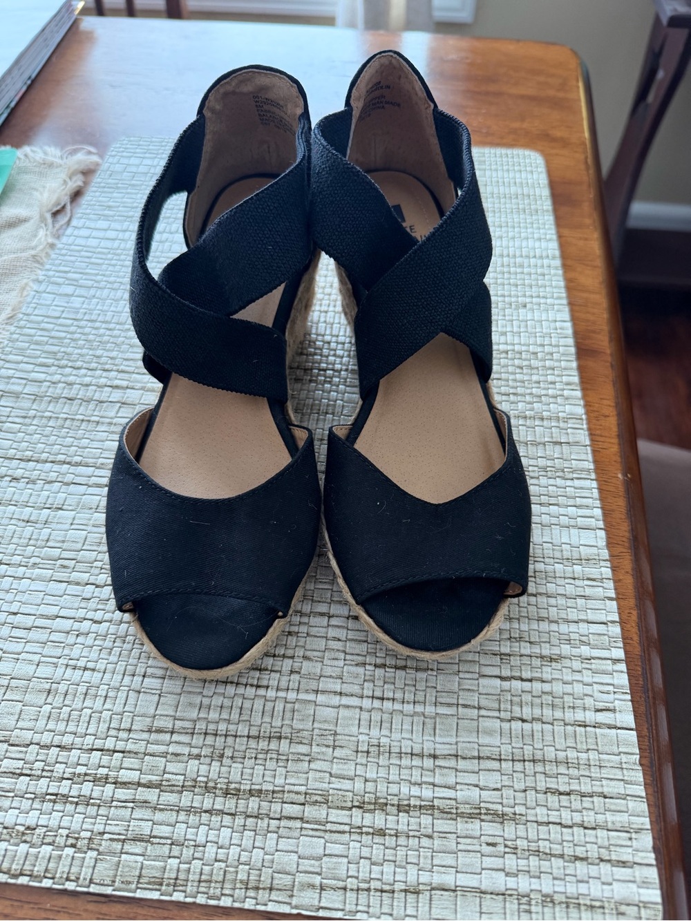 White Mountain Black Women's Crisscross Wedge Sandals size 6